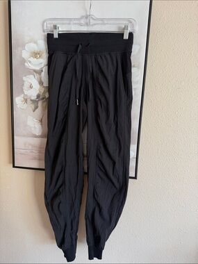 Lululemon dance studio jogger